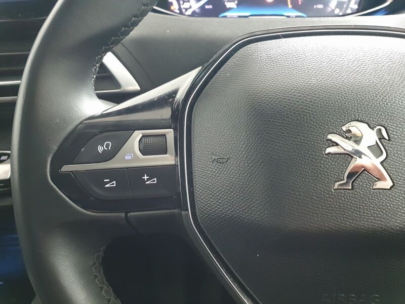 More views of Peugeot 3008