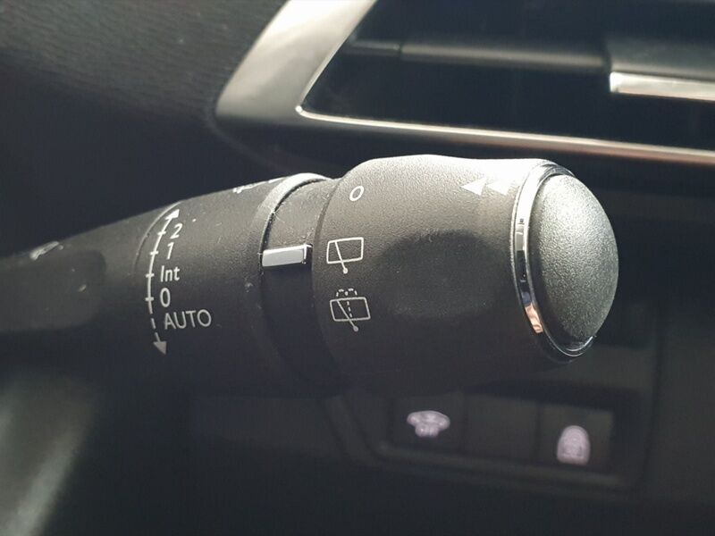 More views of Peugeot 3008