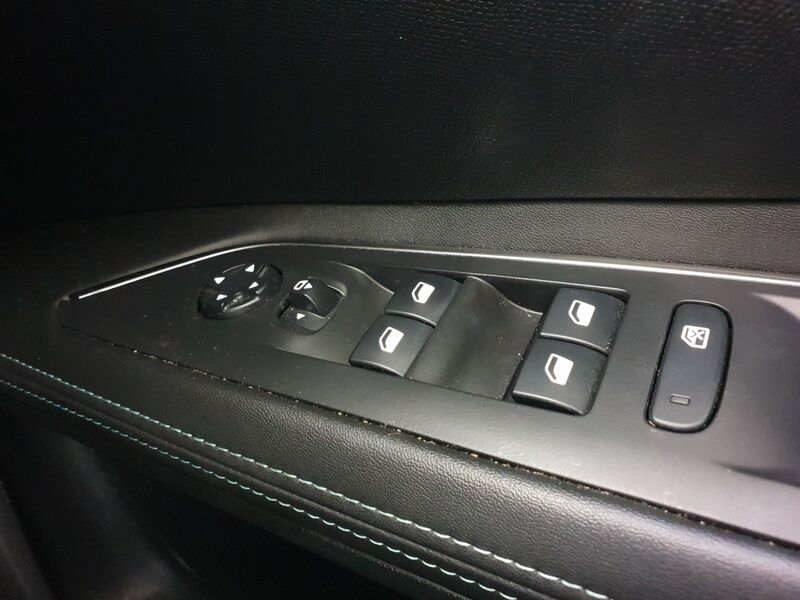 More views of Peugeot 3008
