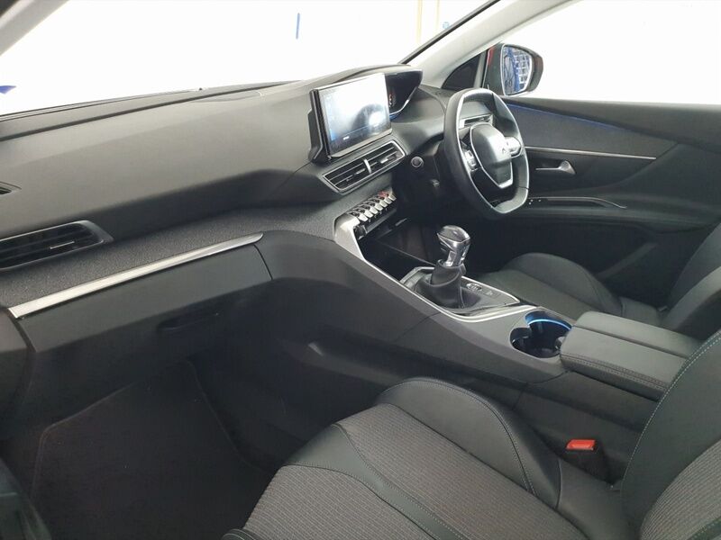 More views of Peugeot 3008