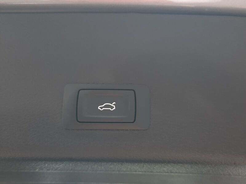More views of Audi E-Tron