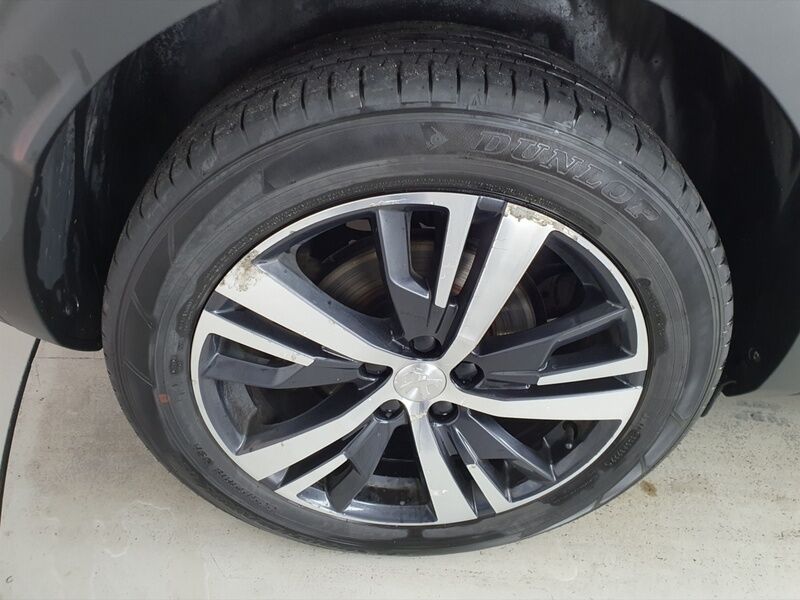 More views of Peugeot 3008