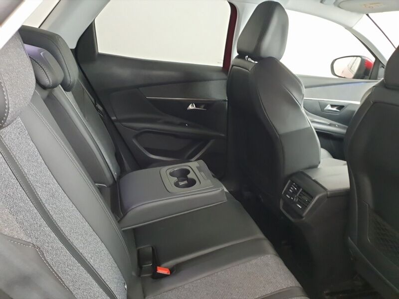 More views of Peugeot 3008