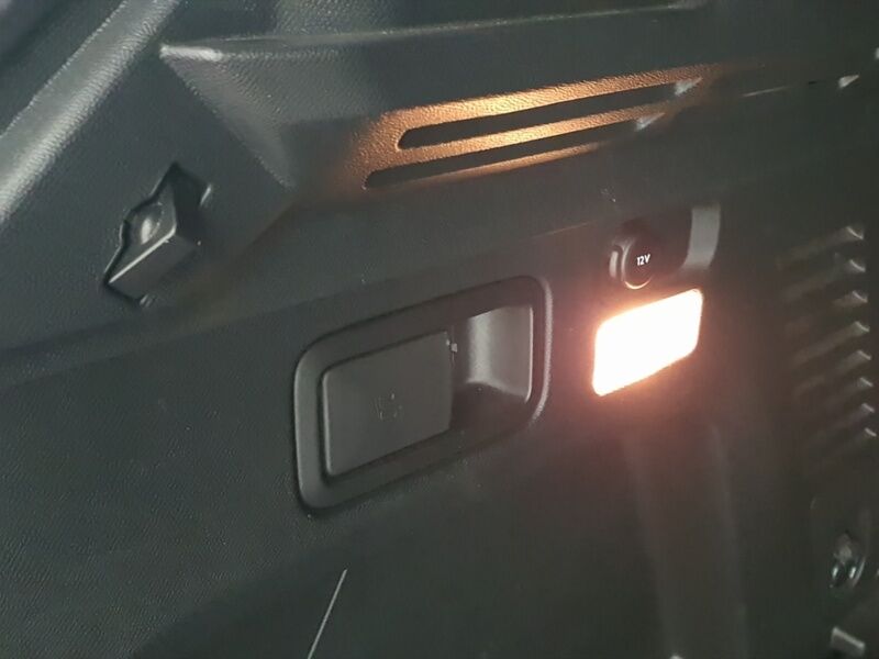 More views of Peugeot 3008