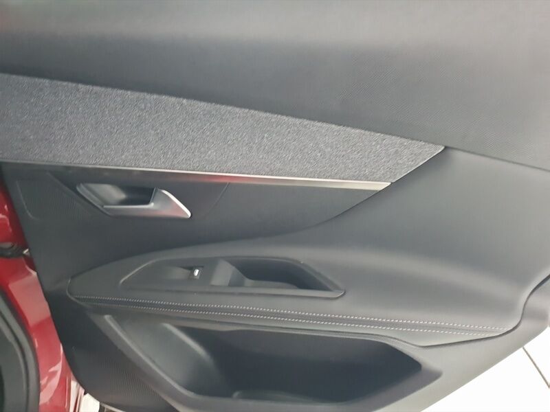 More views of Peugeot 3008