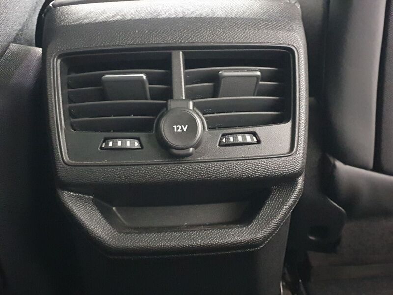 More views of Peugeot 3008