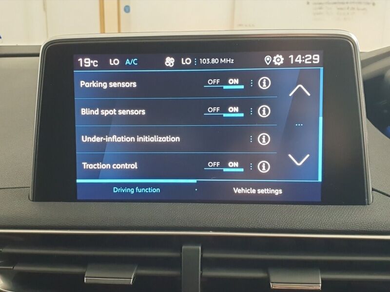 More views of Peugeot 3008