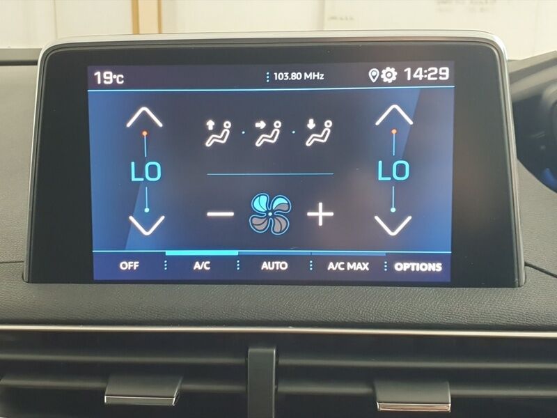 More views of Peugeot 3008
