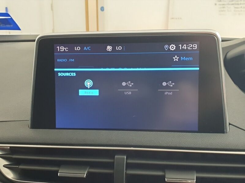 More views of Peugeot 3008