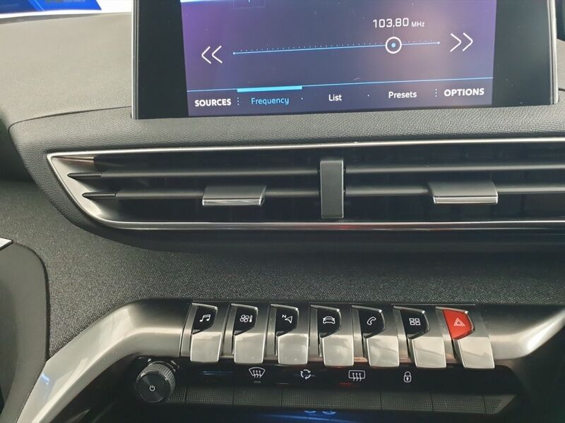 More views of Peugeot 3008