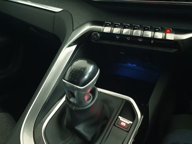 More views of Peugeot 3008