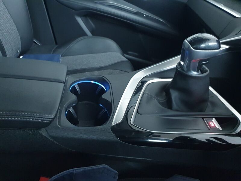 More views of Peugeot 3008