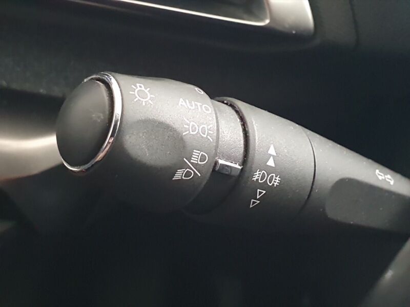 More views of Peugeot 3008