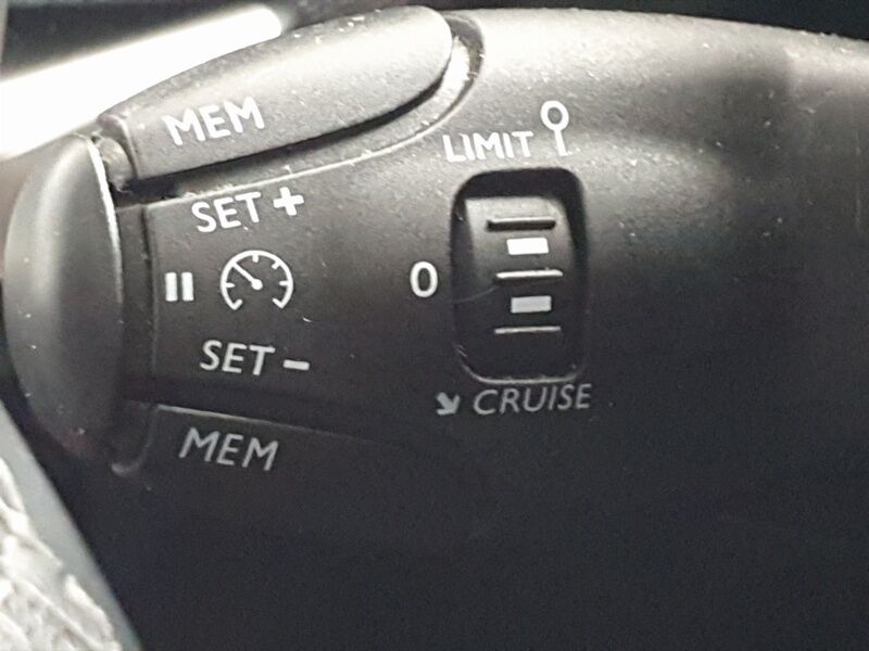 More views of Peugeot 3008