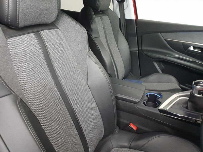 More views of Peugeot 3008