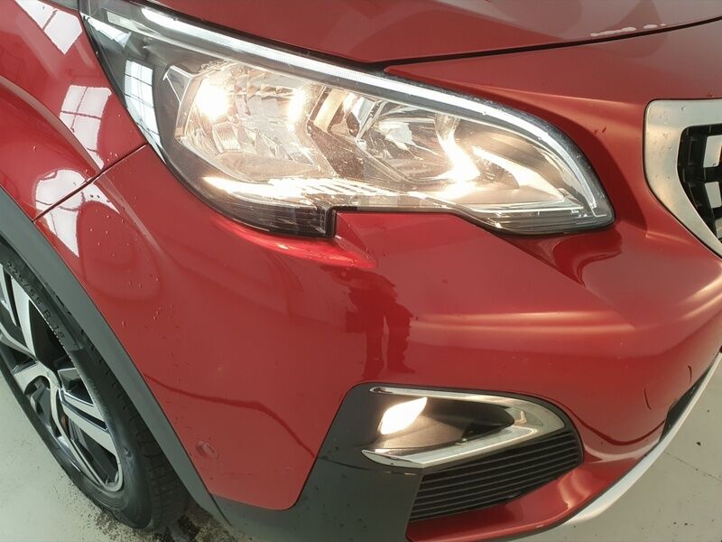 More views of Peugeot 3008