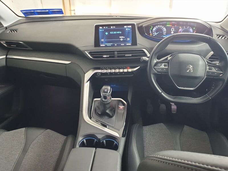 More views of Peugeot 3008