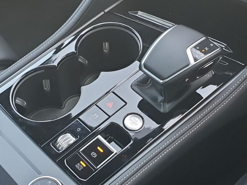 More views of Volkswagen Touareg