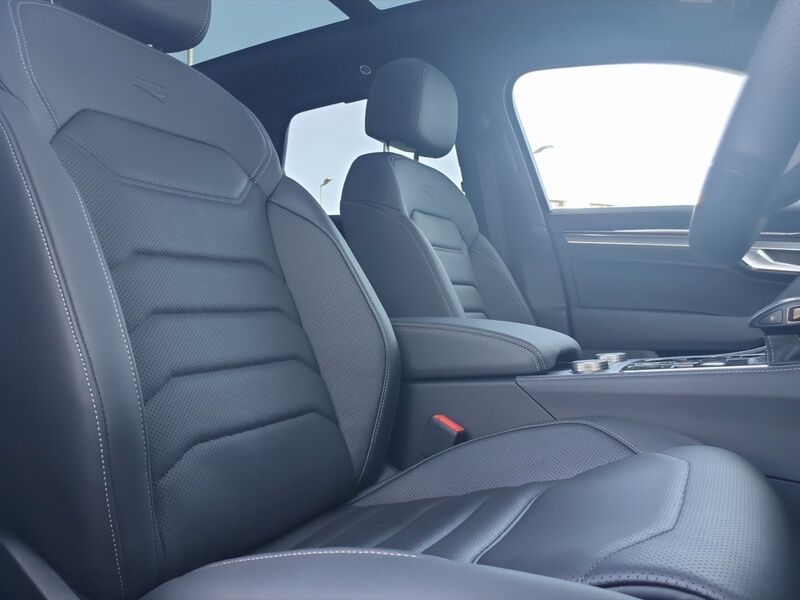More views of Volkswagen Touareg