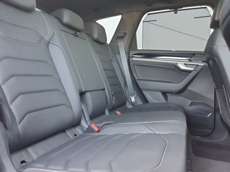 More views of Volkswagen Touareg