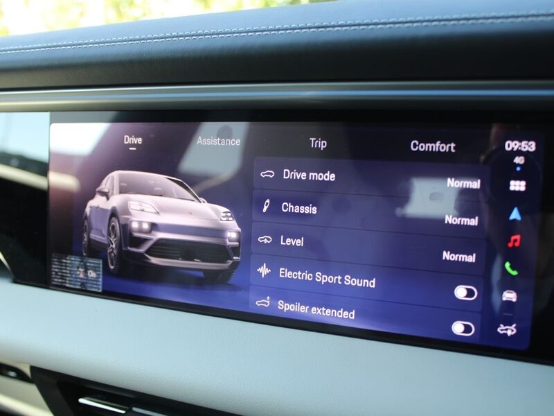 More views of Porsche Macan