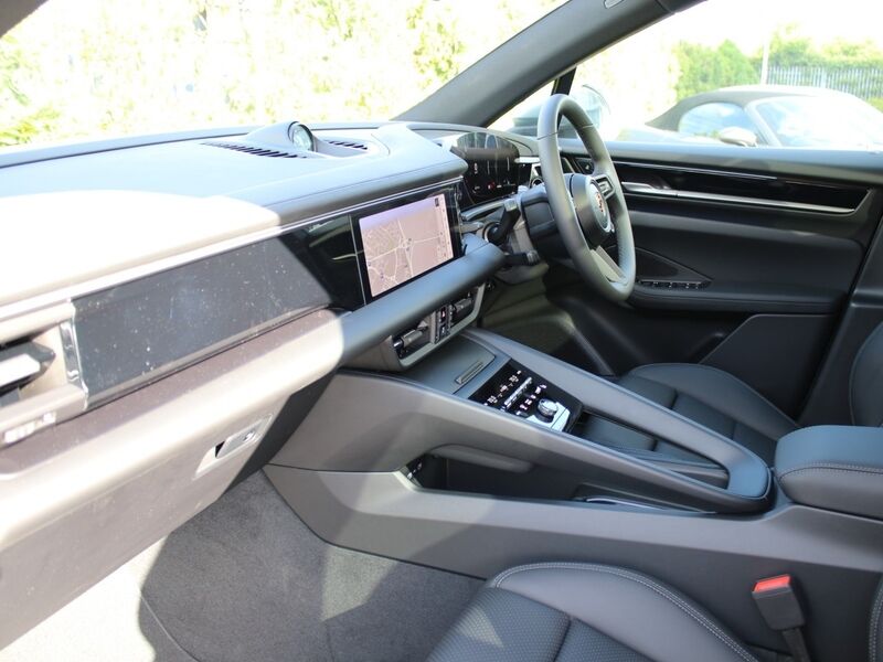 More views of Porsche Macan