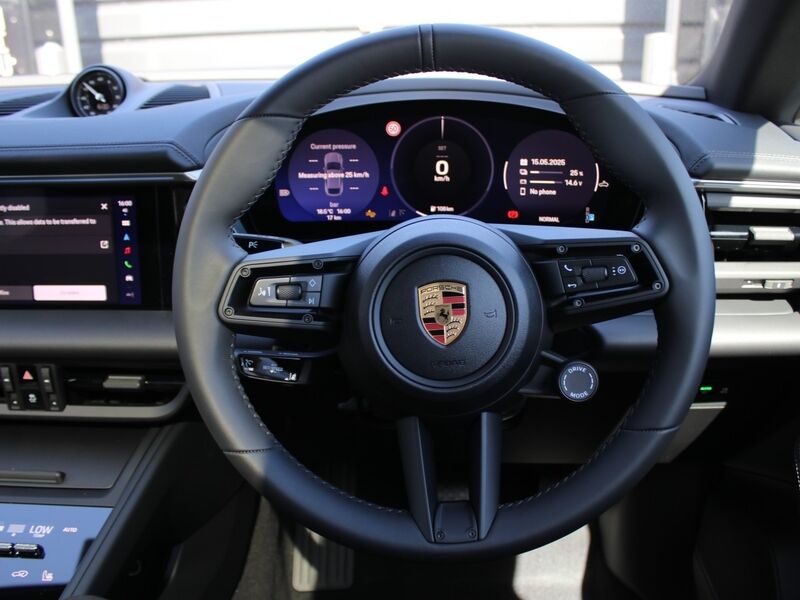 More views of Porsche Macan