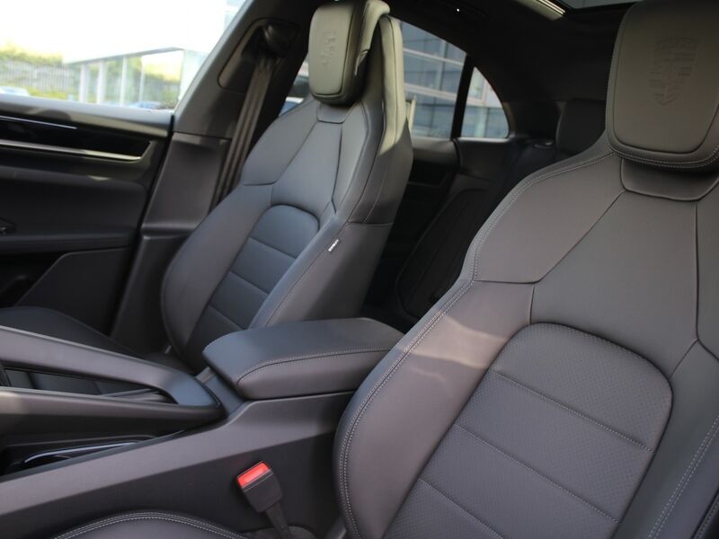 More views of Porsche Macan