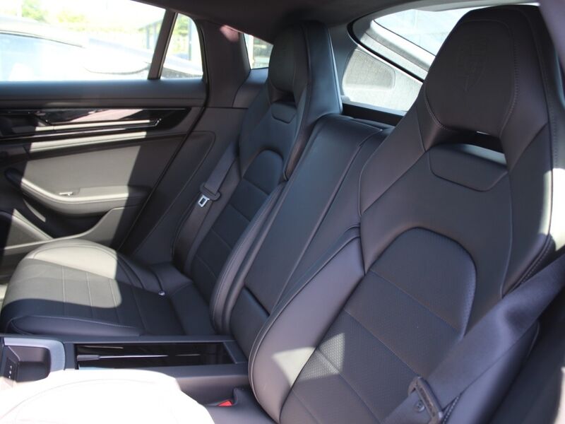 More views of Porsche Panamera
