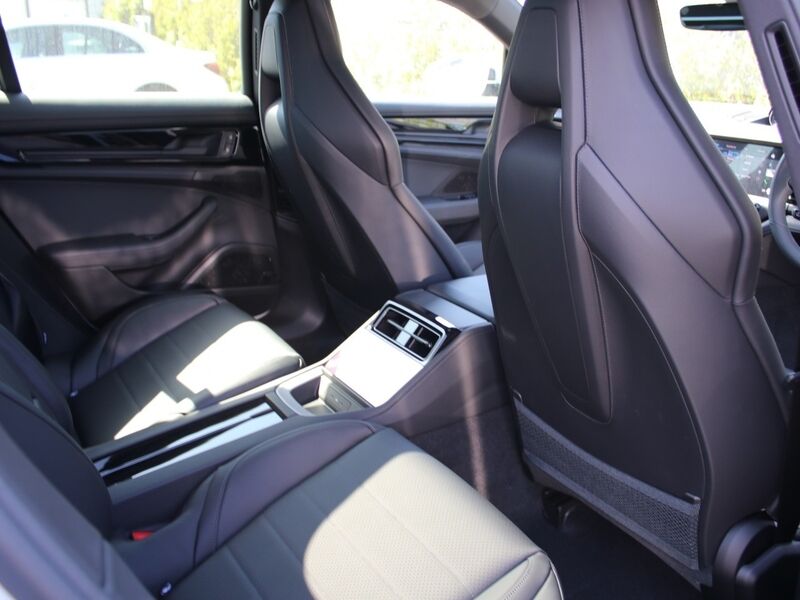 More views of Porsche Panamera