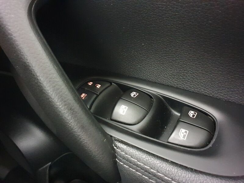More views of Nissan QASHQAI