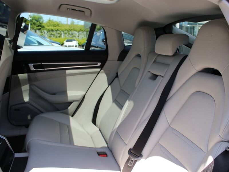 More views of Porsche Panamera