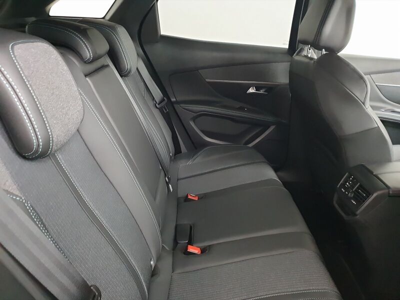 More views of Peugeot 3008