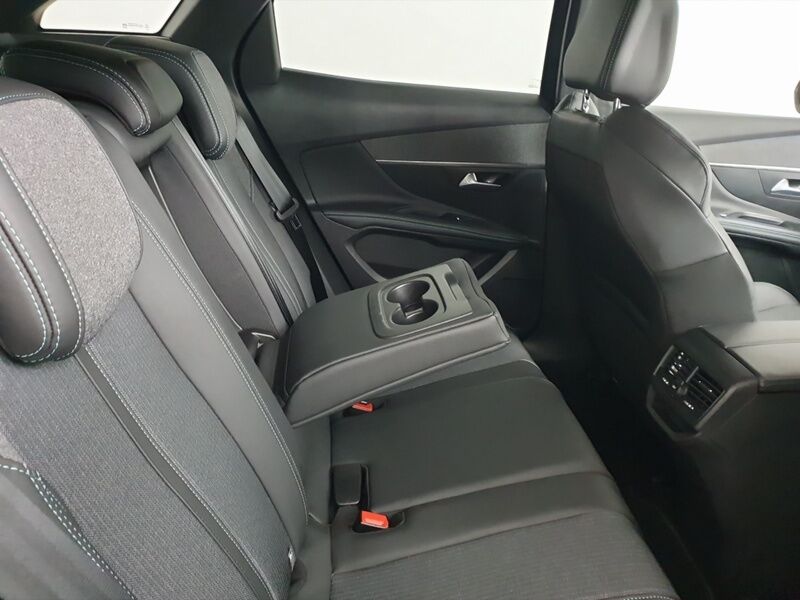 More views of Peugeot 3008