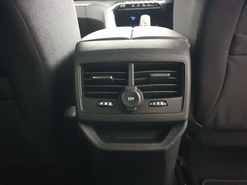 More views of Peugeot 3008