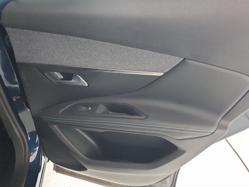 More views of Peugeot 3008