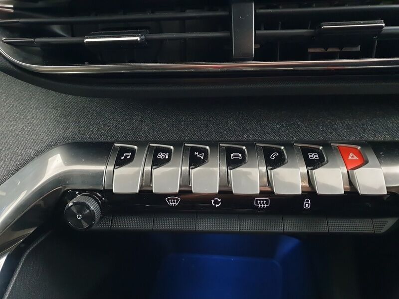 More views of Peugeot 3008