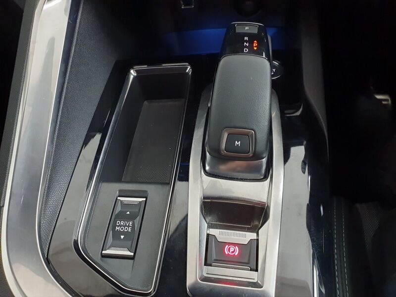More views of Peugeot 3008