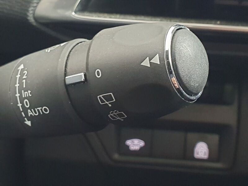 More views of Peugeot 3008