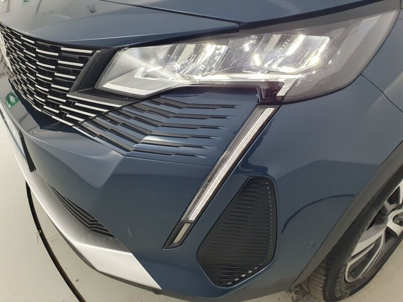 More views of Peugeot 3008