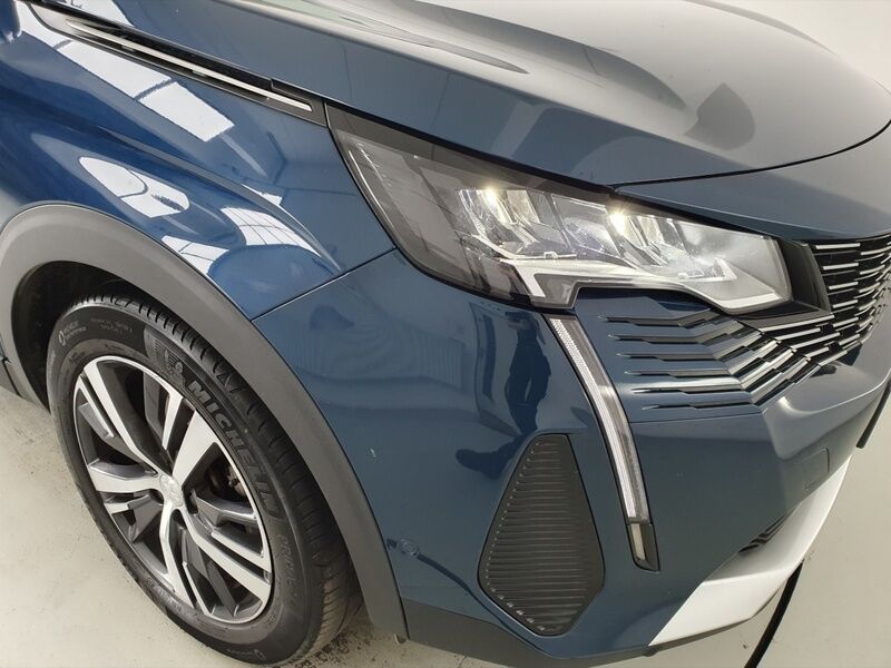 More views of Peugeot 3008