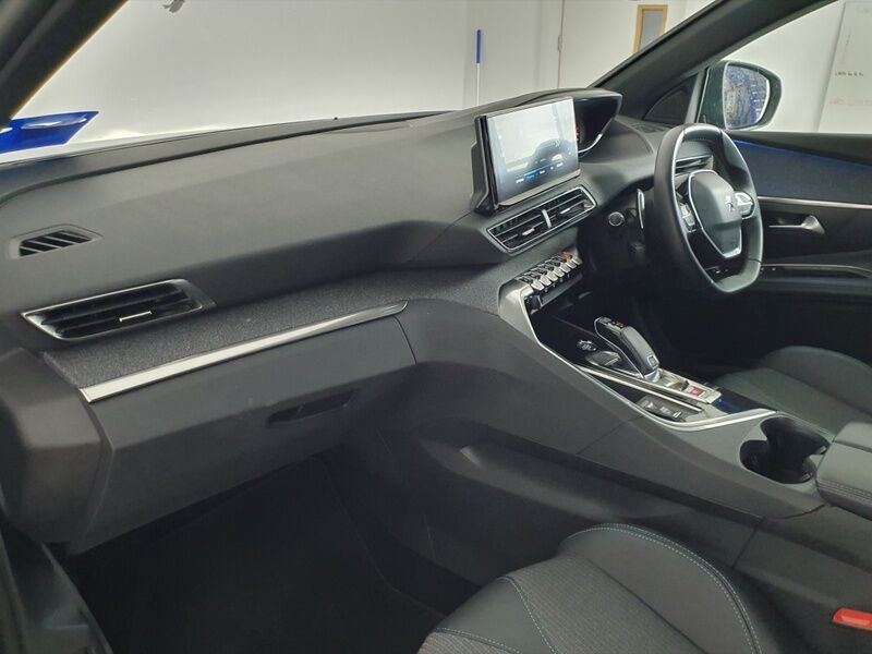 More views of Peugeot 3008