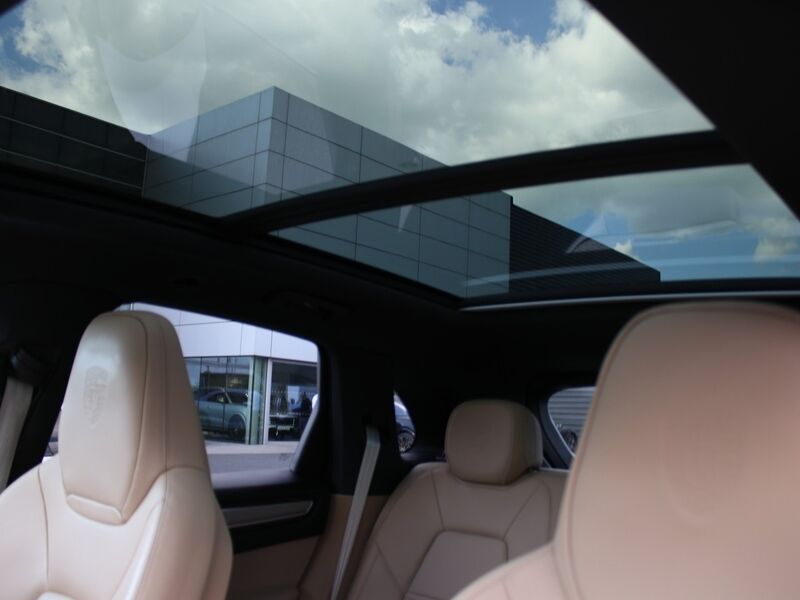 More views of Porsche Cayenne