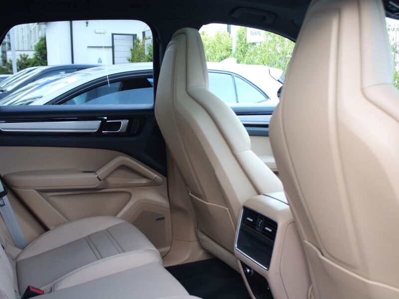 More views of Porsche Cayenne