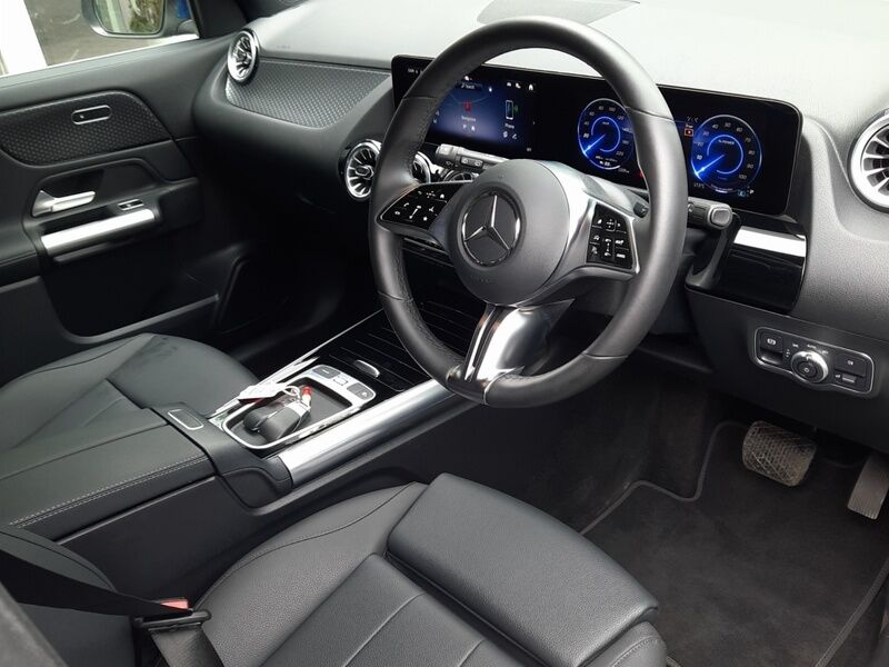 More views of Mercedes-Benz EQA