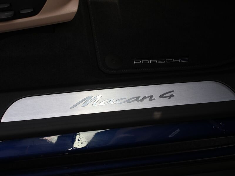 More views of Porsche Macan