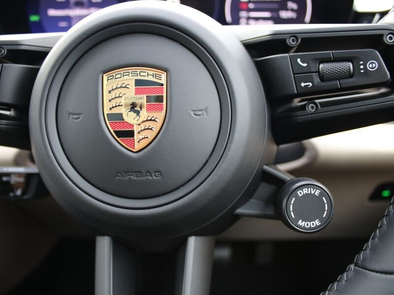 More views of Porsche Macan