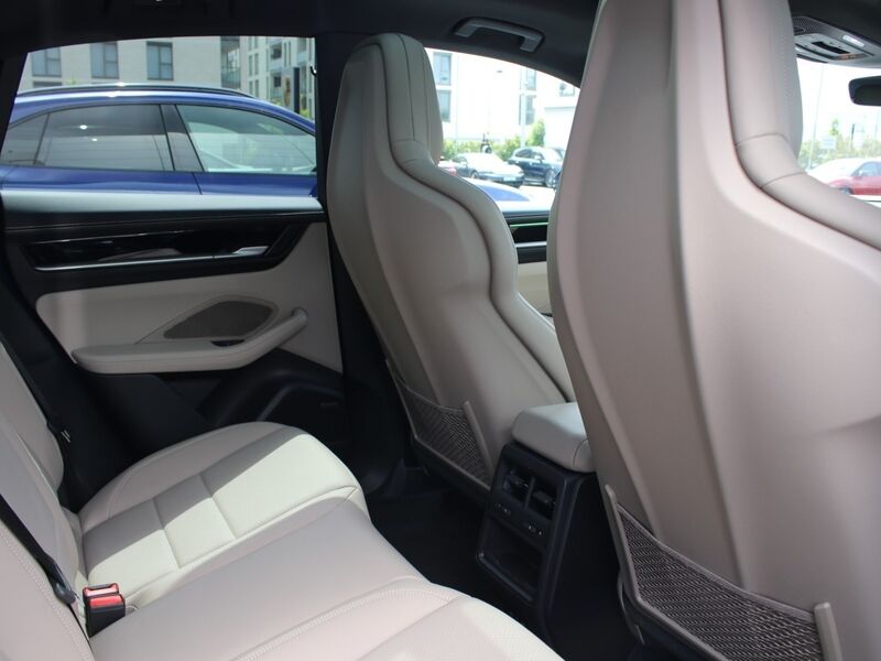 More views of Porsche Macan