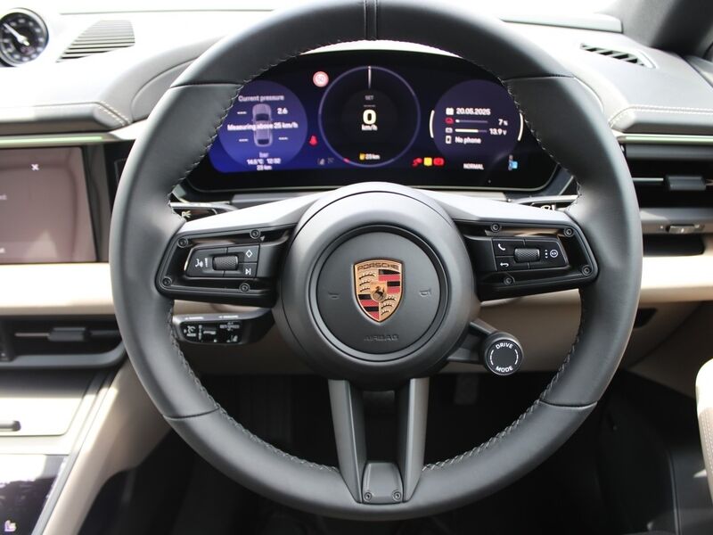 More views of Porsche Macan