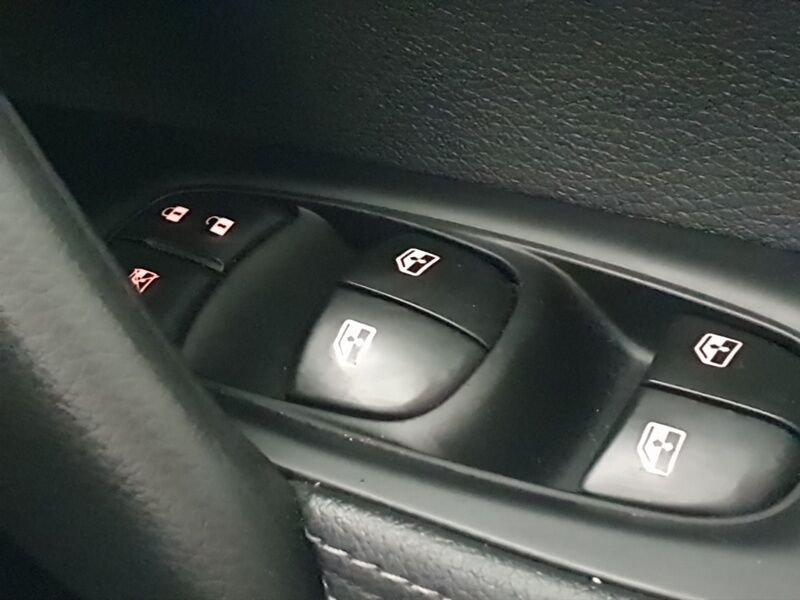 More views of Nissan QASHQAI